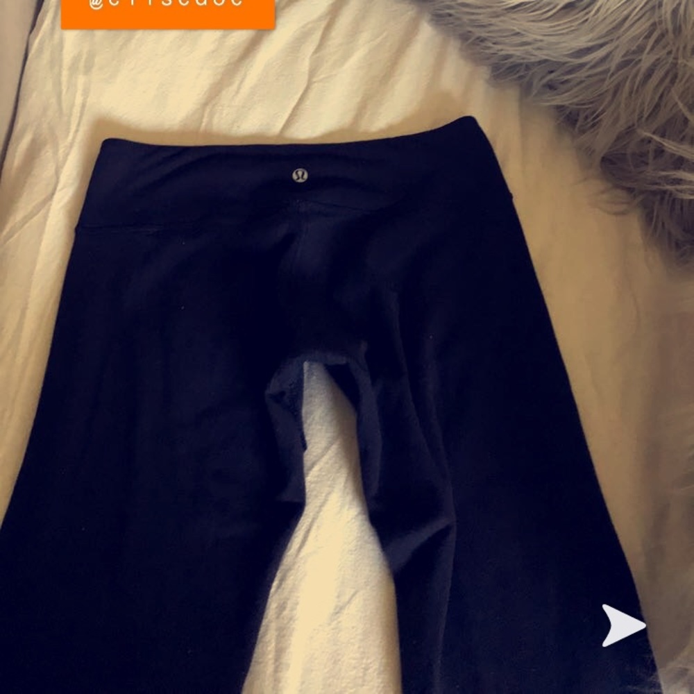 Reversible lulu black crops